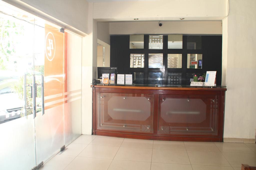 Hotel Celebes Manado Exteriér fotografie